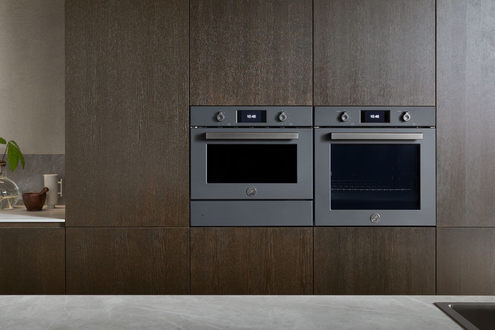 Компактный духовой шкаф Bertazzoni Professional, комбинированный с микроволновой печью, 60x45 см, карбонио - изображение 5